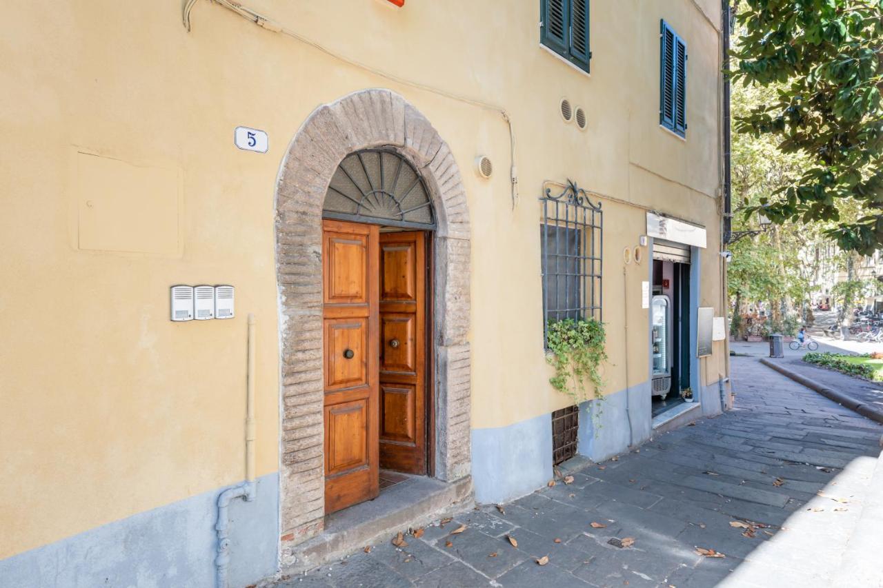 Piazza Napoleone Lovely Central Apartment Lucca Buitenkant foto
